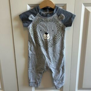 Carters romper size‎ 3/6 months